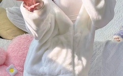 美女露着奶头光胸光屁屁动态图